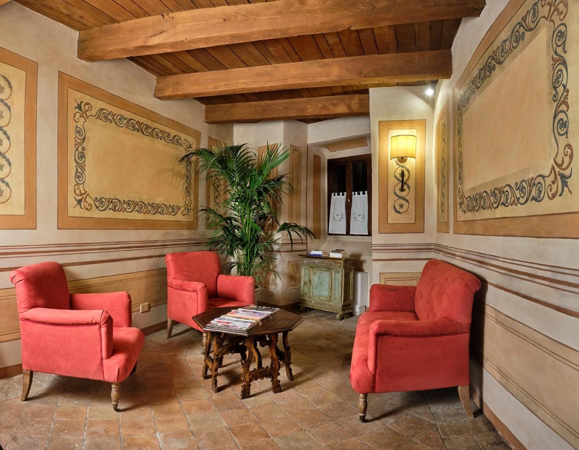 Palazzo Viviani Castello Di Montegridolfo Hotel Exterior photo
