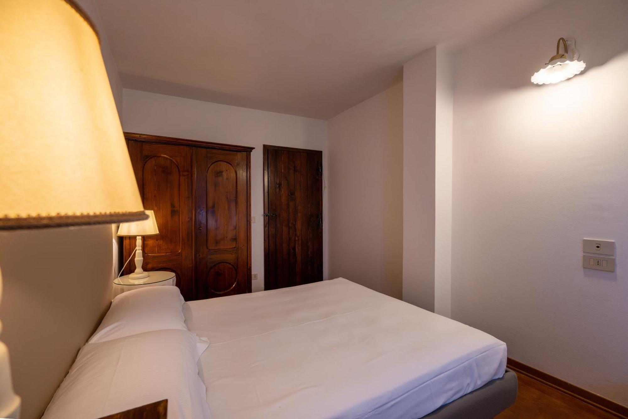 Palazzo Viviani Castello Di Montegridolfo Hotel Room photo