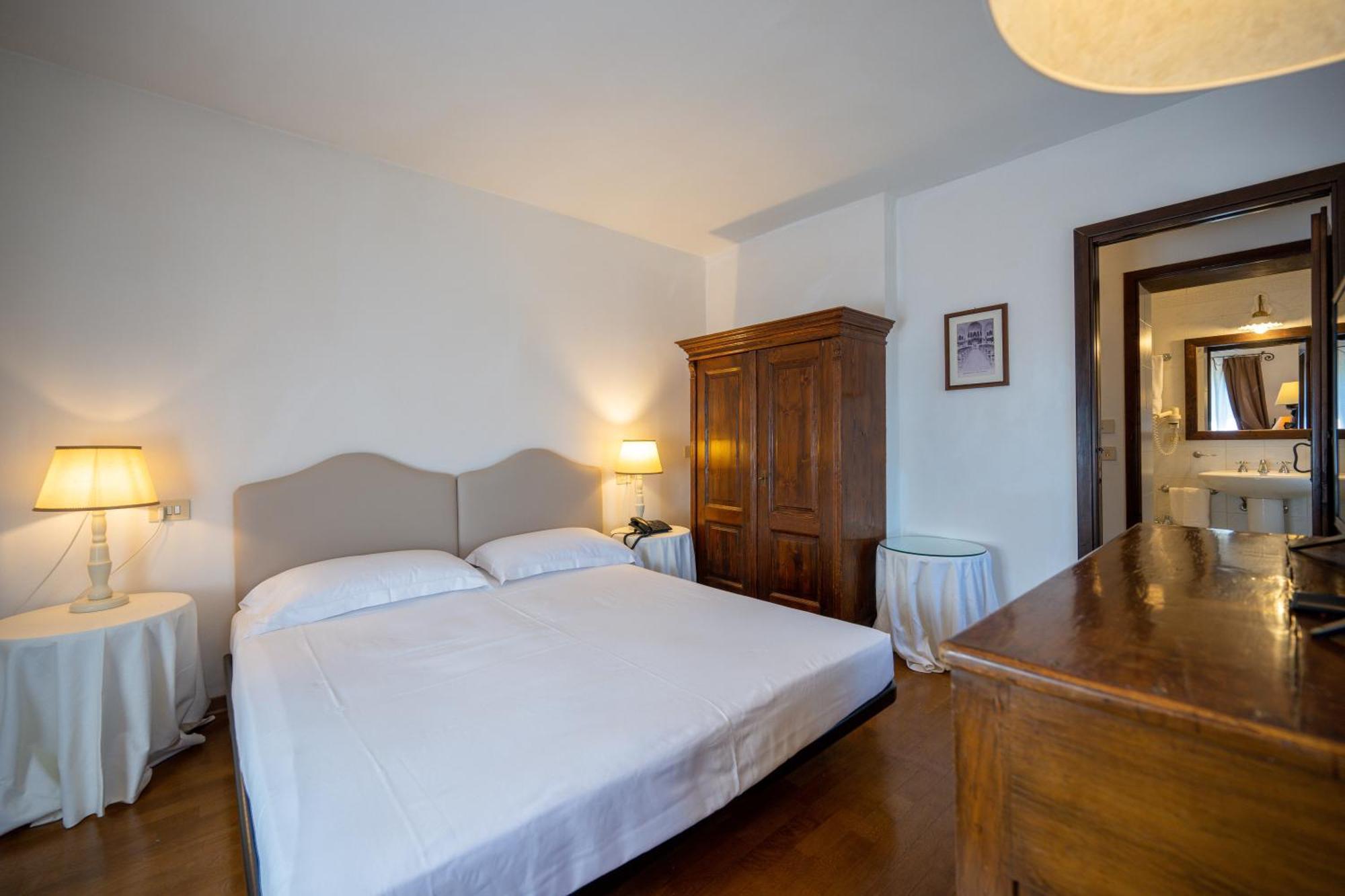 Palazzo Viviani Castello Di Montegridolfo Hotel Room photo